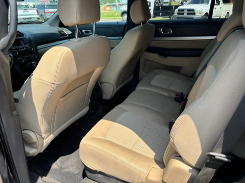 Used 2017 Ford Explorer FWD image 12
