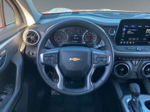Used 2025 Chevrolet Blazer LT FWD image 12