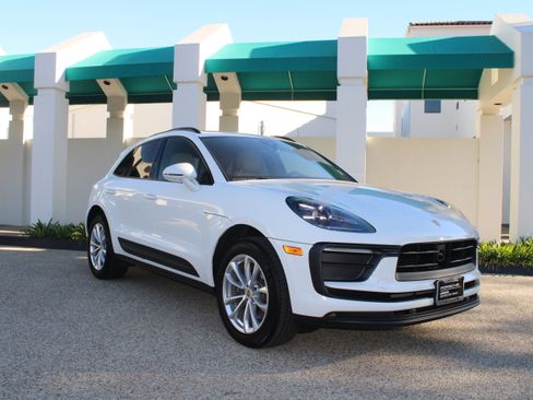 Certified 2025 Porsche Macan image 9