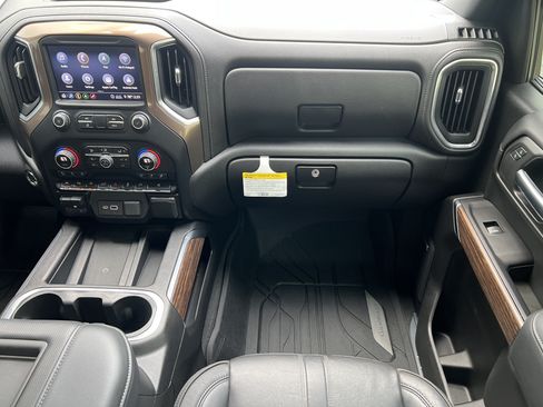 Used 2020 Chevrolet Silverado 1500 High Country w/ Technology Package AWD/4WD image 34