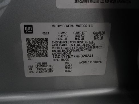 Used 2024 Chevrolet Silverado 2500 ZR2 w/ Technology Package image 37