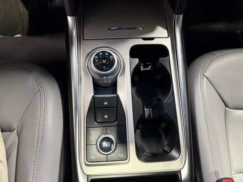 Used 2021 Ford Explorer XLT w/ Equipment Group 202A AWD/4WD image 22
