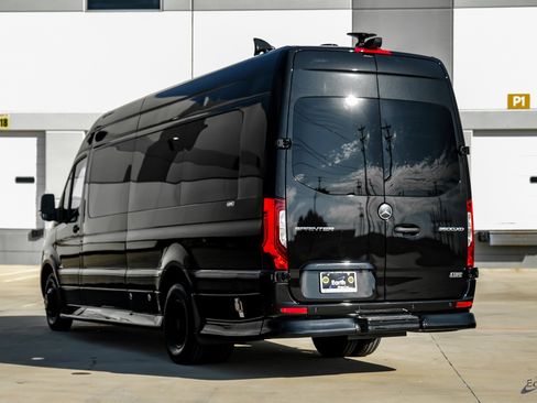 Used 2024 Mercedes-Benz Sprinter 3500 image 9