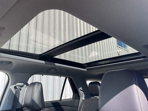 Used 2023 Ford Explorer Limited w/ Equipment Group 301A image 10