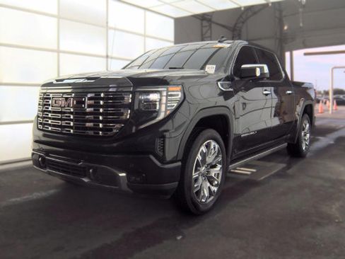 Used 2023 GMC Sierra 1500 Denali w/ Denali Reserve Package AWD/4WD image 3