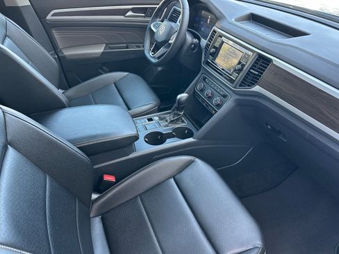 Certified 2023 Volkswagen Atlas SE image 17