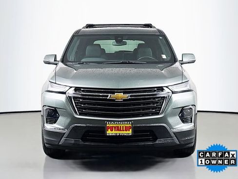 Used 2022 Chevrolet Traverse LT image 2