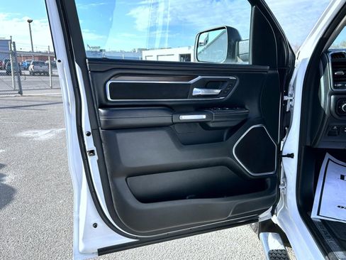 Used 2022 RAM 1500 Laramie AWD/4WD image 9