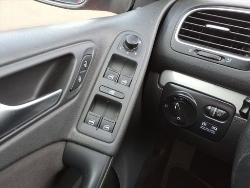 Used 2011 Volkswagen Golf TDI image 19