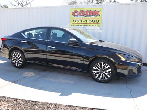 Used 2024 Nissan Altima 2.5 SV image 5