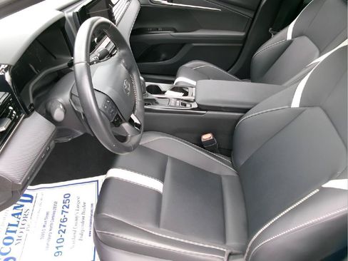Used 2025 Toyota Camry SE FWD image 14