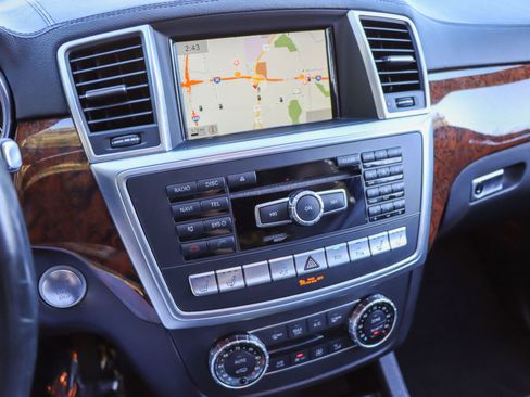 Used 2015 Mercedes-Benz GL 450 4MATIC image 40