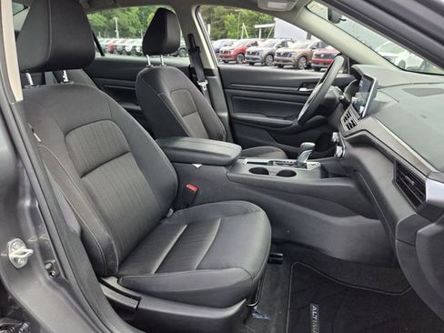 Used 2025 Nissan Altima 2.5 SV FWD image 16