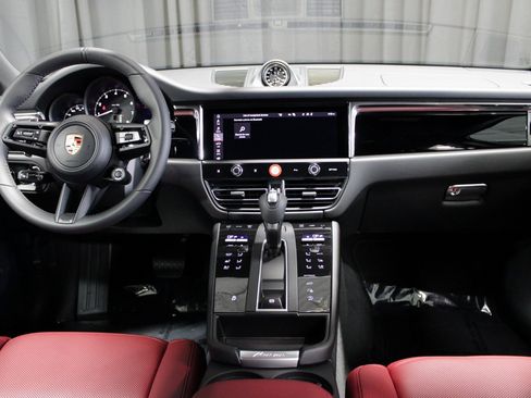 New 2026 Porsche Macan image 23