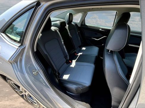 Used 2025 Volkswagen Jetta SE FWD image 26