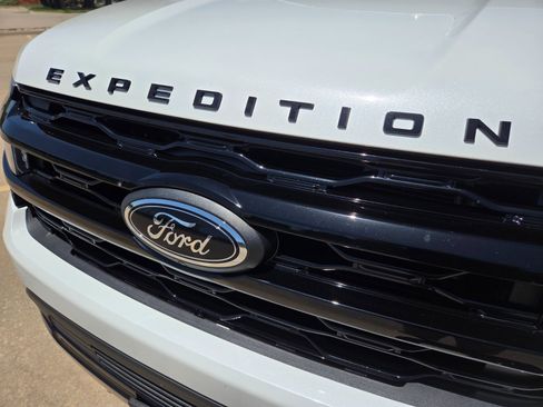 Certified 2022 Ford Expedition Max Limited AWD/4WD image 9