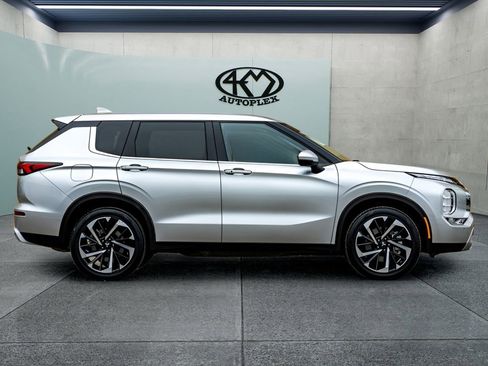 Used 2024 Mitsubishi Outlander SE FWD image 2