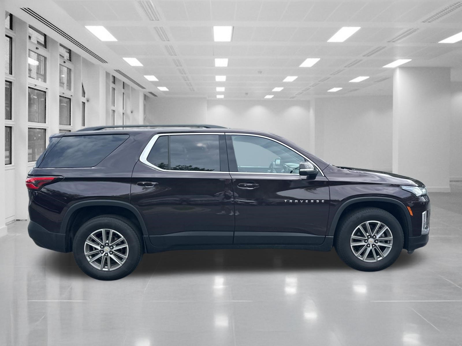 Used 2023 Chevrolet Traverse LT FWD image 7