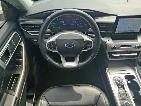 Used 2022 Ford Explorer XLT w/ Equipment Group 202A AWD/4WD image 12