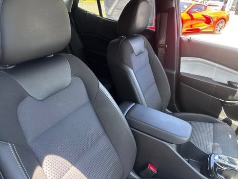 Used 2025 Chevrolet Trax LT FWD image 16