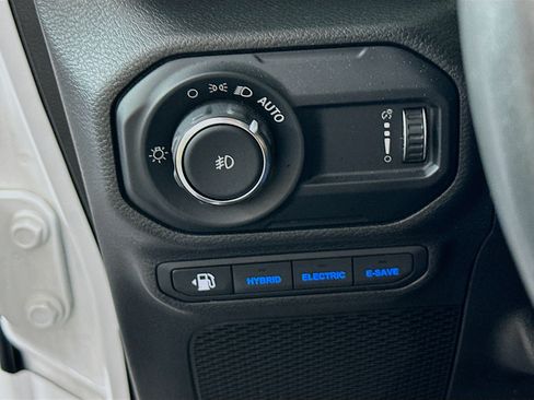 Used 2023 Jeep Wrangler Unlimited Sahara w/ Cold Weather Group AWD/4WD image 16