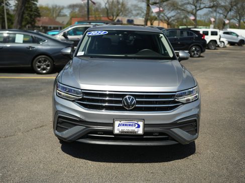 Used 2024 Volkswagen Tiguan SE image 3