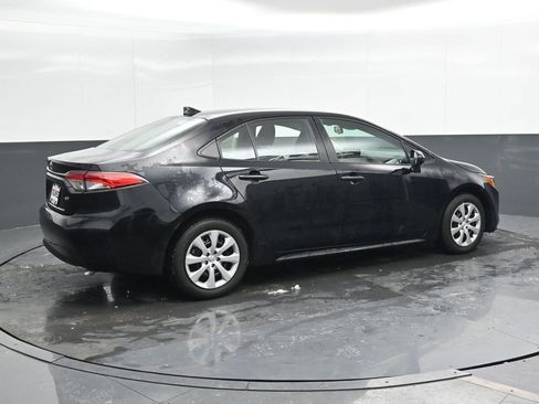 Used 2024 Toyota Corolla LE image 3