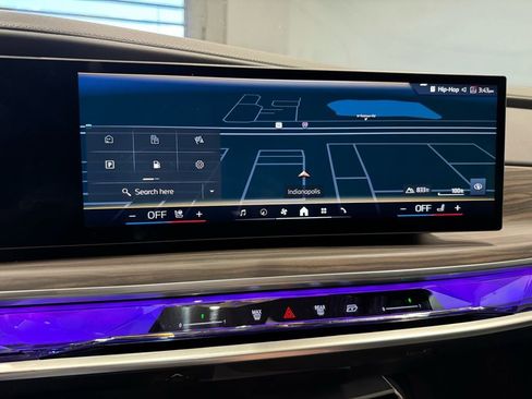 Used 2025 BMW 760i xDrive image 25