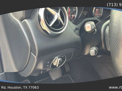 Used 2018 Mercedes-Benz GLA 250 image 26