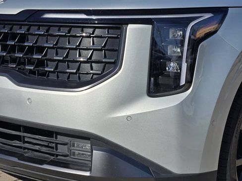 Used 2025 Kia Carnival SX FWD image 9