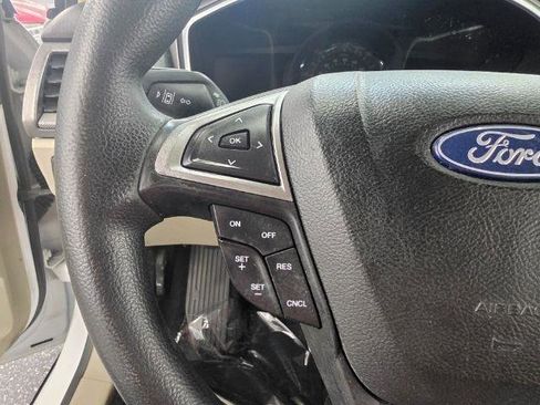 Used 2018 Ford Fusion SE FWD image 11