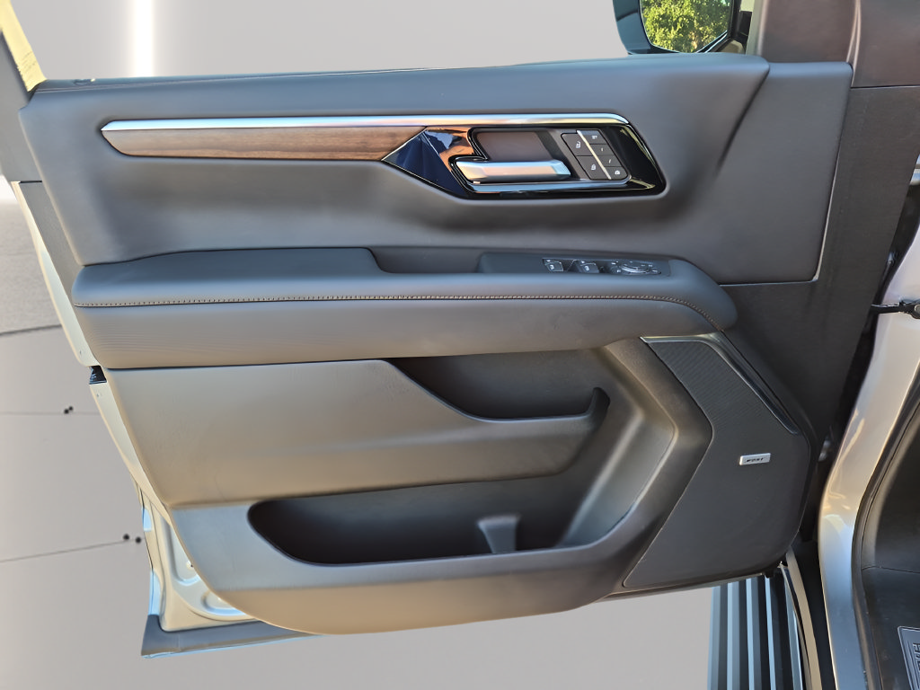 Used 2025 Chevrolet Tahoe High Country RWD image 16