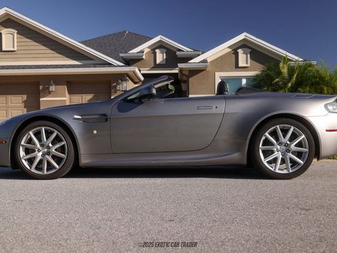 Used 2012 Aston Martin V8 Vantage Roadster image 3