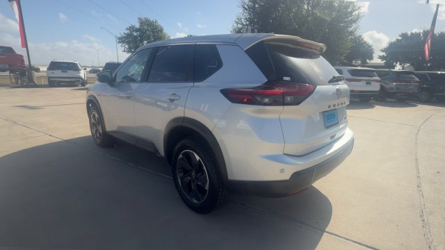 Used 2025 Nissan Rogue SV AWD/4WD image 6
