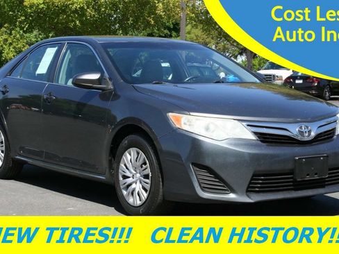 Used 2013 Toyota Camry LE FWD image 2