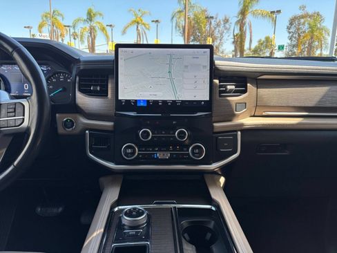 Used 2024 Ford Expedition Limited RWD image 16