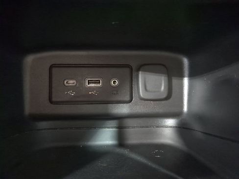 Used 2023 Chevrolet Equinox LT image 38