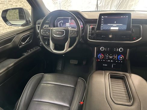 Used 2024 GMC Yukon XL SLT w/ SLT Luxury Package image 18