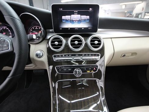 Used 2018 Mercedes-Benz C 300 4MATIC Sedan image 15