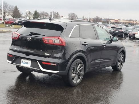 Used 2017 Kia Niro EX image 8