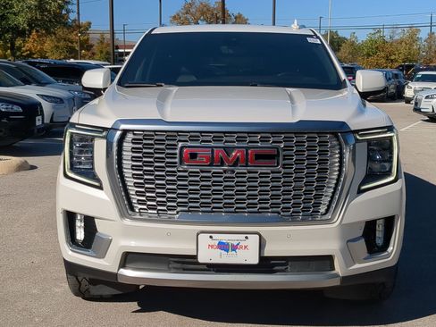Used 2021 GMC Yukon Denali w/ Denali Premium Package image 8