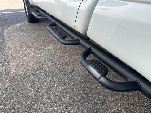 Used 2023 Nissan Titan SV w/ SV Convenience Package image 13