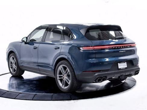 Certified 2025 Porsche Cayenne AWD/4WD image 3
