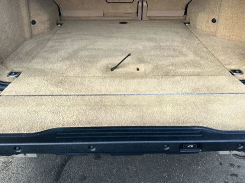 Used 2010 Land Rover Range Rover HSE image 8