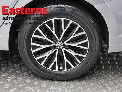 Used 2020 Volkswagen Jetta SE w/ SE Cold Weather Package FWD image 8