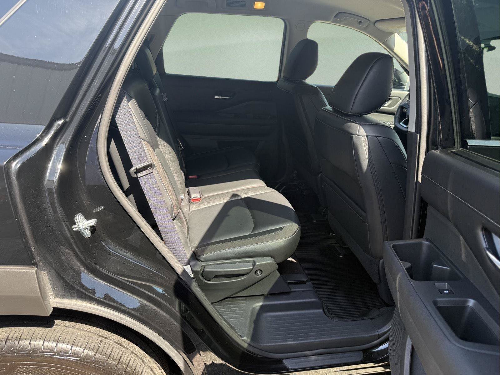 Used 2024 Nissan Pathfinder SL AWD/4WD image 18