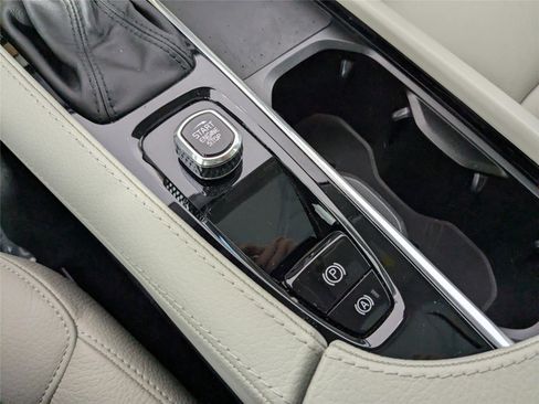 Used 2022 Volvo XC90 T6 Momentum w/ Advanced Package image 21