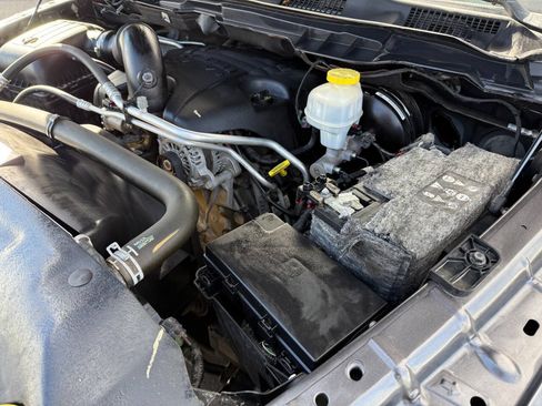 Used 2017 RAM 1500 Classic SLT AWD/4WD image 38