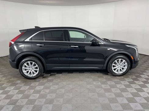 Used 2023 Cadillac XT4 Luxury w/ Cold Weather Package FWD image 4