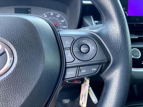 Used 2025 Toyota Corolla LE FWD image 25